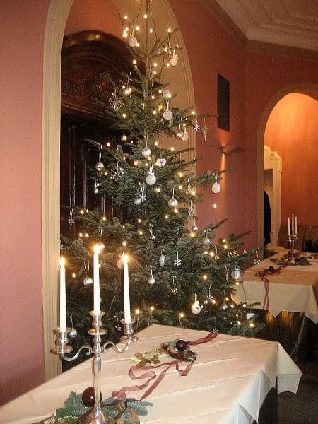 Christbaum im Foyer des Gesellschaftshauses Christbaum im Foyer des Gesellschaftshauses